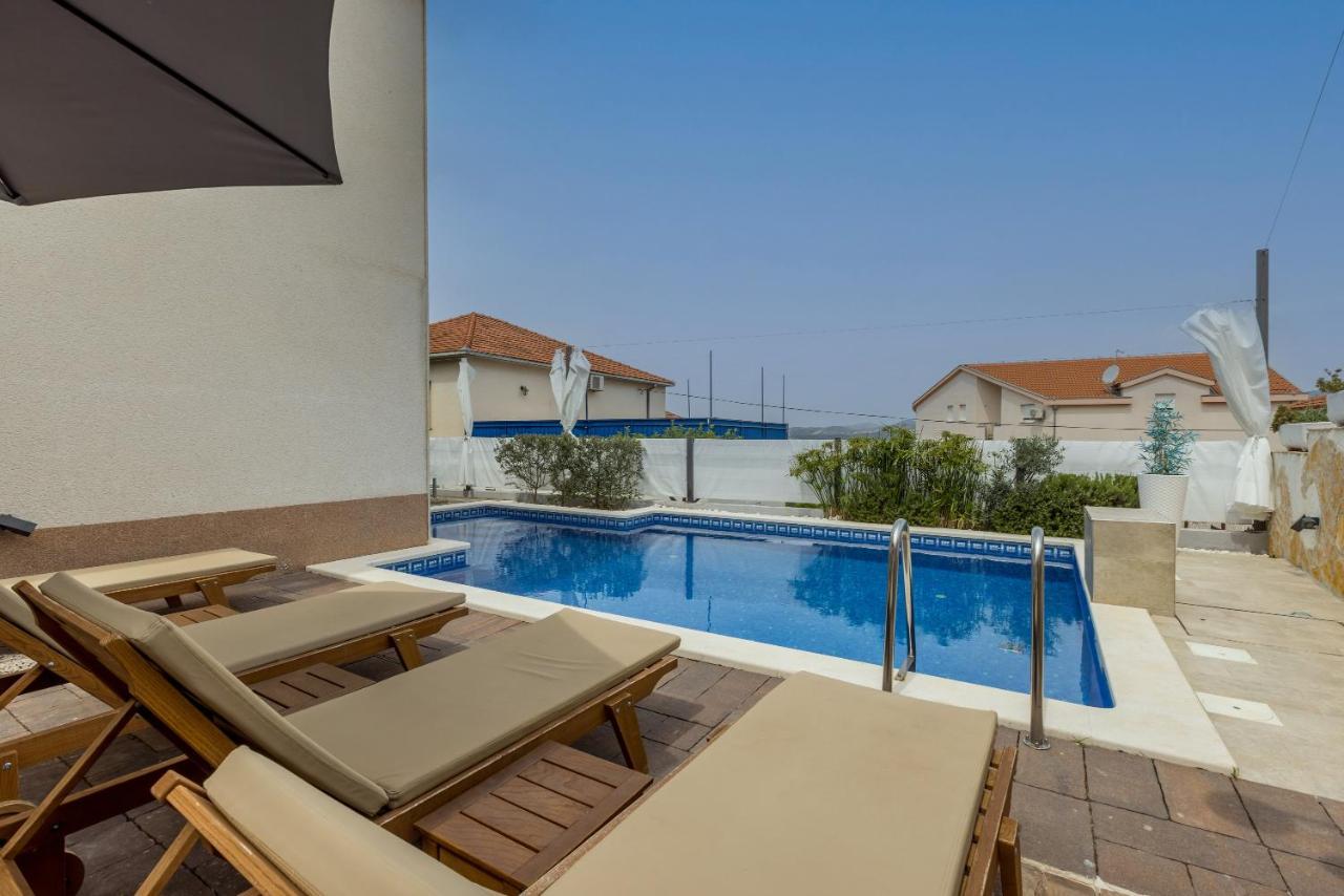 Villa Costa Blu With Pool By The Sea Trogir Exteriér fotografie